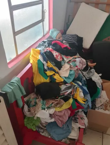 Roupas , calçados brinquedos utensílios de cozinha