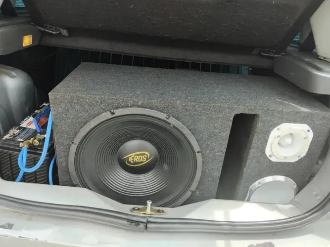 Caixa de som potente completa 