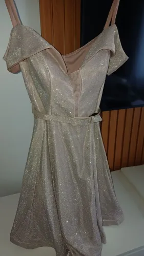Vestido brilhoso de festa