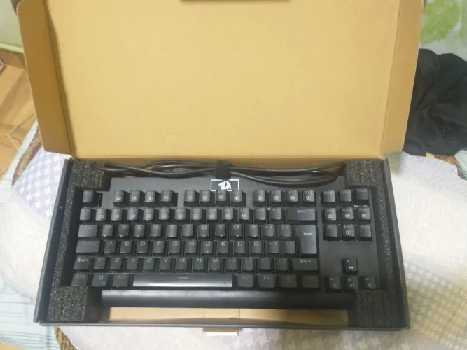 Teclado Redragon Dark Avenger com upgrade nos switchs