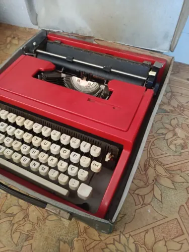 MÁQUINA DE ESCREVER - VINTAGE