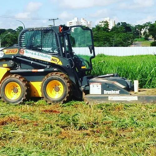 Rocagem ,limpeza , valetas com Bobcat é miniescavadeira 