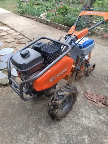 Vendo motocultivador com plantadeira