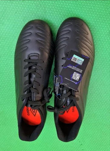 Chuteira Campo Umbro ( TAM. 40/42/43)