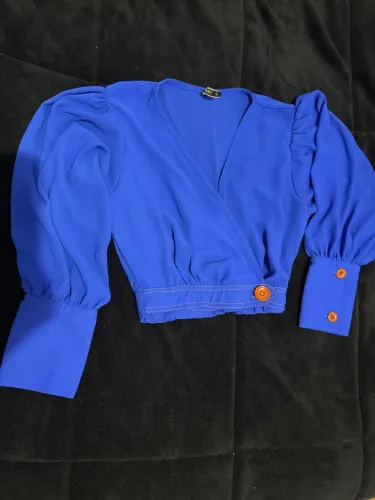 Blusa Azul com Manga Bufante Elegante