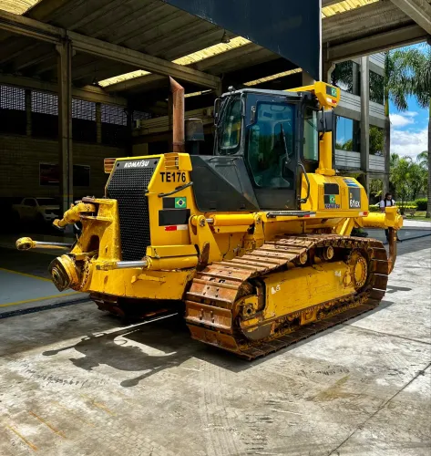 Trator de Esteiras KOMATSU D61 EX 2010