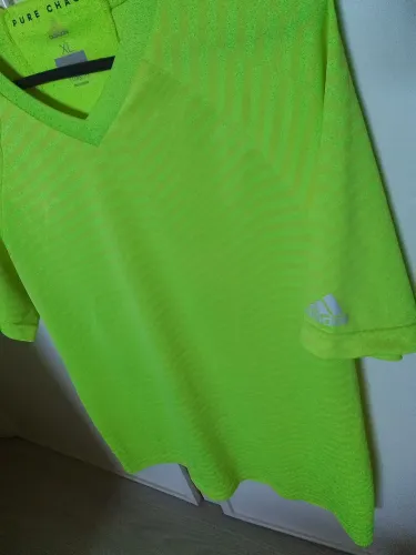 Camiseta Adidas original XL - Verde Neon,  pouco uso. 