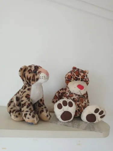 Dois Lindos Bichinhos de Pelúcia de Leopardo