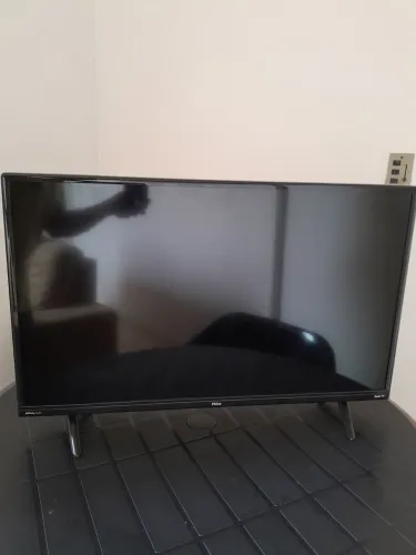 TV Philco Roku 32 pol.( com defeito). Somente para substituição de peças. Problema na tela