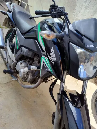 Titan 160 super conservada 