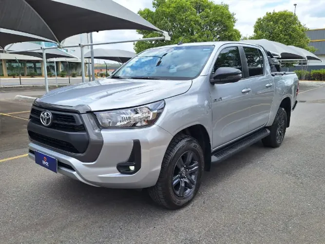 Toyota Hilux SR - nova só 18.400km - CD 4X4 2.8 Diesel Aut. 2025