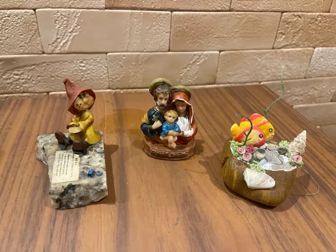 3 objetos decorativos Gnomo, Sagrada Família e Peixes