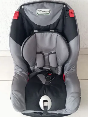 Cadeira de bebê para Carro Matrix Neo super conservada