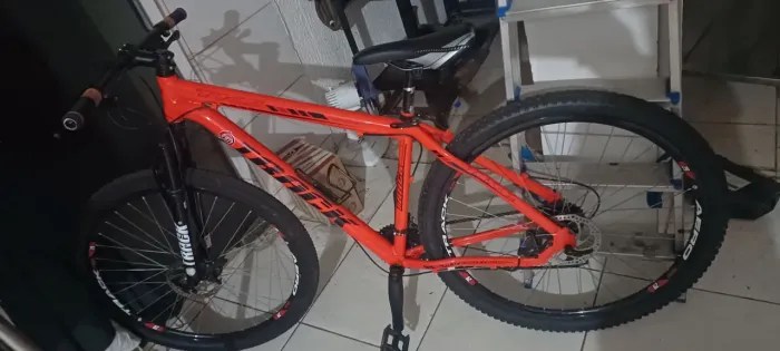 BIKE Á VENDA. PROPOSTAS?? 1 MÊS DE USO, COM NOTA.<br>1 MÊS DE USO <br><br>TEM NOTA E ESTÁ NOVA.<br>