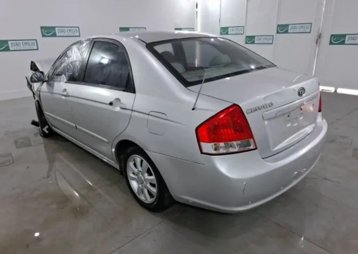 Sucata para venda de peças Kia Cerato 2009 Prata 1.6 manual