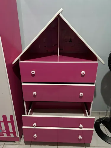 Vendo guarda-roupa e cômoda casinha