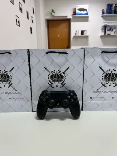 DUALSHOCK 4 // PRETO // SEMI NOVO