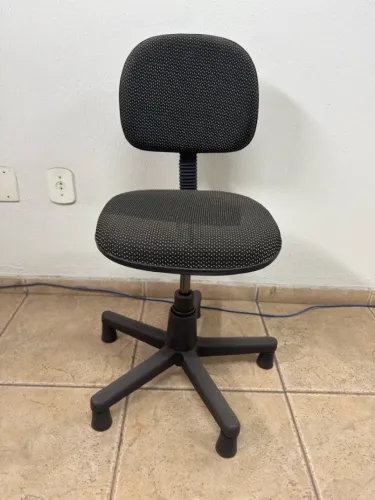 Cadeira de Escritório com regulagem de altura