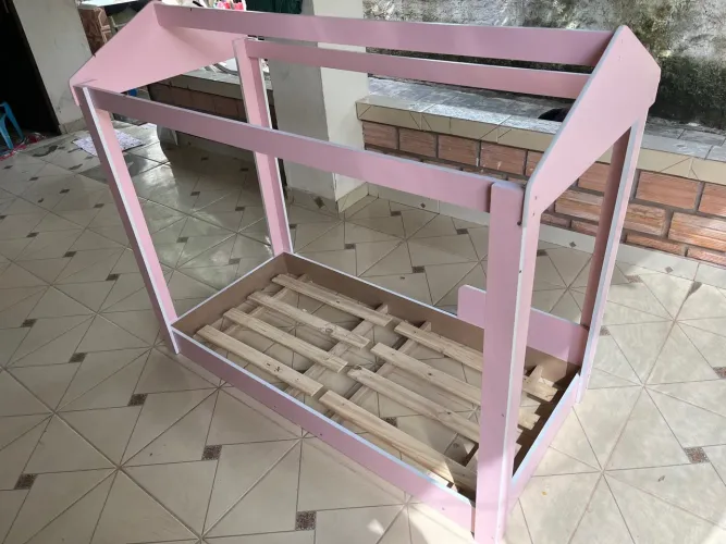 Cama infantil - Rosa - Seminova