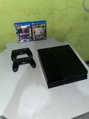 Ps4 fat,2 jogos e 2 manetes