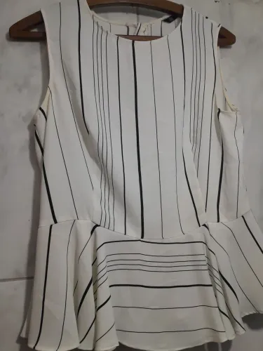 Blusa listrada branca e preta