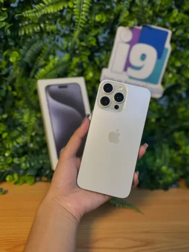 Iphone 15 Pro Max Branco 86% saúde da bateria 256GB Possui marcas de uso