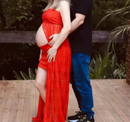 Vestido de Renda Vermelho para Ensaio Gestante