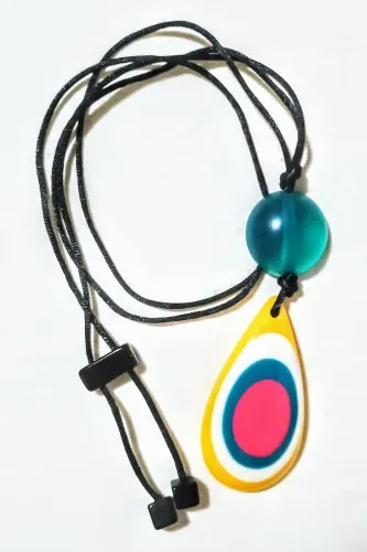 Colar Colorido com Pingente em resina