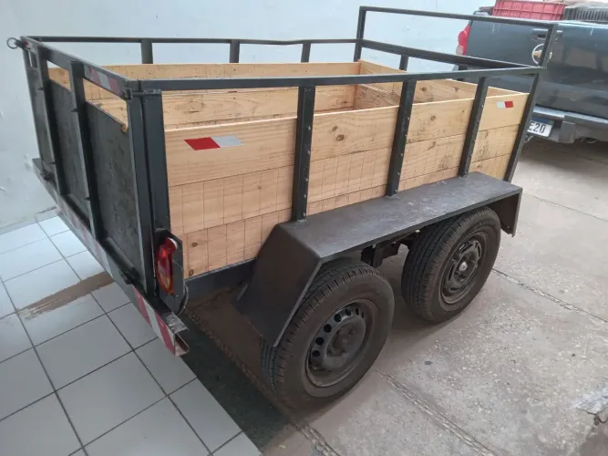 Carretinha dois eixos 