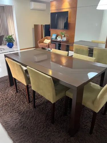 Mesa de Jantar em Madeira com vidro