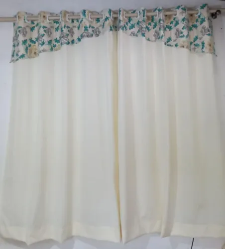 Cortina com detalhes florais de tecido padrão janela 