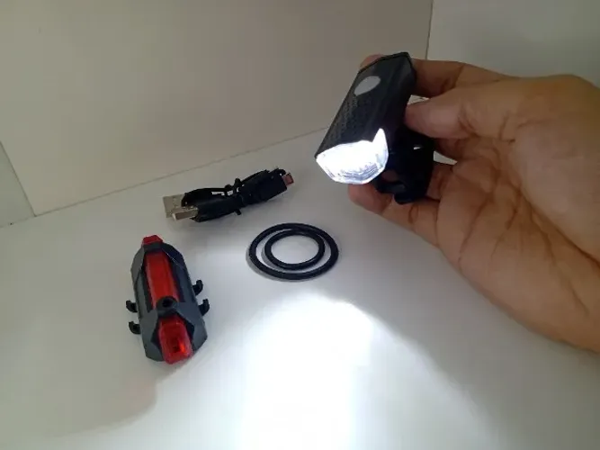 Kit Lanterna para Bicicleta - LED Branco e Vermelho Stop - Novo