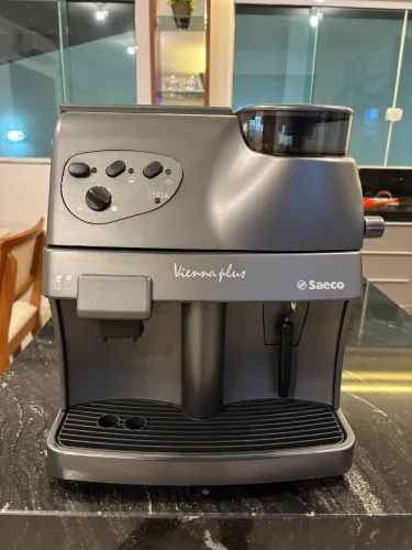 CAFETEIRA EXPRESSO SAECO VIENNA PLUS - SUPERAUTOMÁTICA