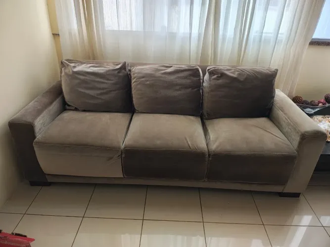 Sofá três lugares