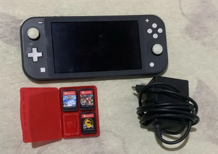 Nintendo Switch Light com pouco uso