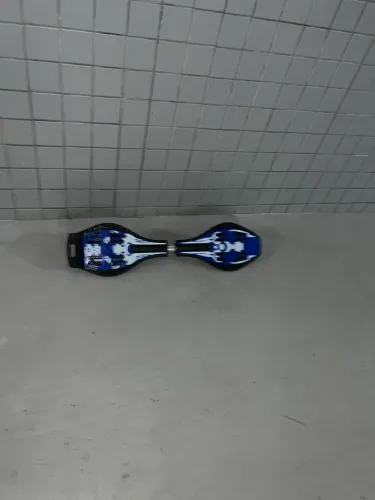 Waveboard Azul em Bom Estado