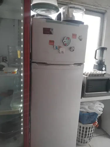 Geladeira cm defeito