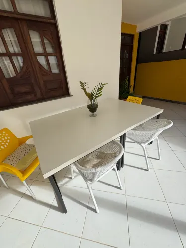 Mesa branca em MDF