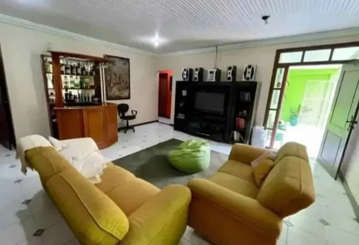 CASA À VENDA - BAIRRO JAPIIM | ÓTIMA LOCALIZAÇÃO!