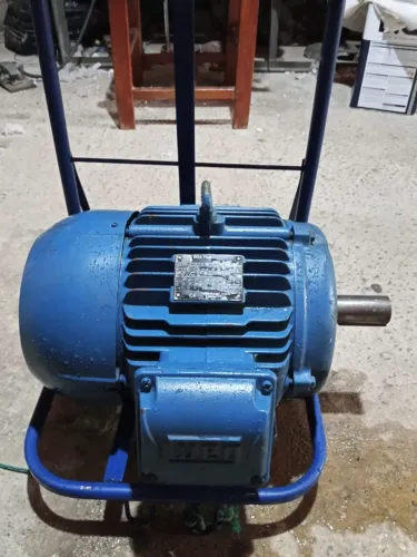 Motor Elétrico Trifásico WEG 10CV 7,5kW 220/380V 4 Polos IP55