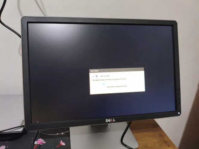 Monitor Dell 18'