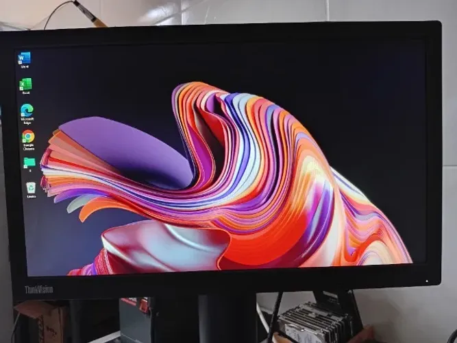 MONITOR LENOVO 20 POLEGADAS 100%  R$300 MENOR VALOR