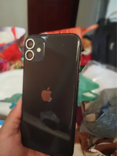 Vendo iPhone 11 semi novo 1000