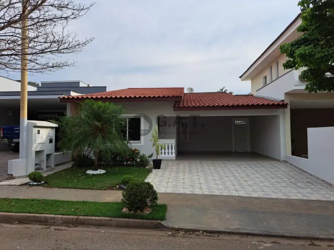 Casa em Condomínio à Venda em Sorocaba-SP - 3 quartos, 1 suíte, 2 salas, 2 banheiros, 4 va