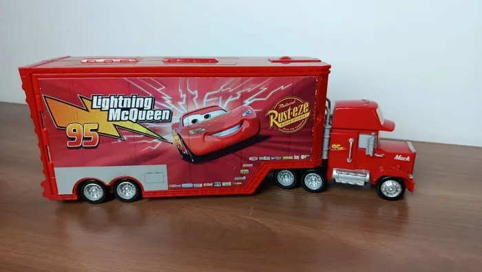 Miniatura Caminhão Mack McQueen 