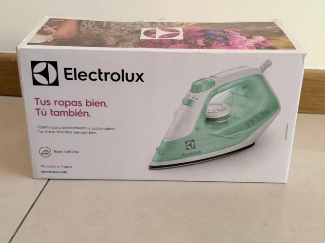 Vendo Ferro de Passar a Vapor e a Seco Electrolux - Easyline SIE70 Verde