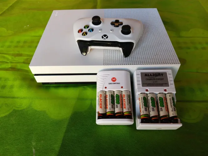 Xbox one s 500gb + Pilhas recarregáveis