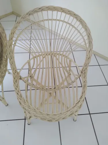 Cadeiras de vime com almofadas
