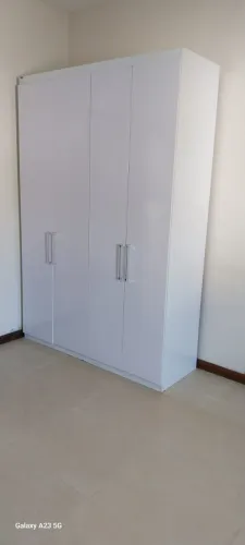 Armario 4 portas branco seminovo