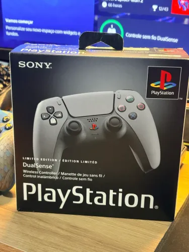 DualSense PS5 Edição 30 Anos - Estado de Novo